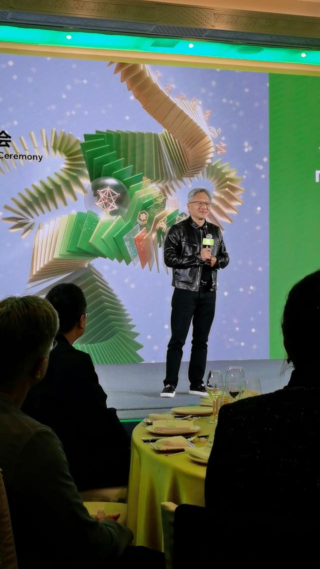 黄仁勋亮相英伟达北京迎春会现场：人工智能新时代已开始，AI创造非凡机遇