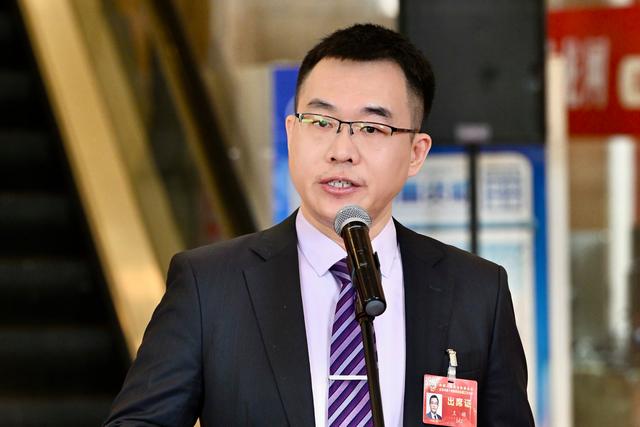 王喆委员：以人工智能资源优势，提升助老服务能级