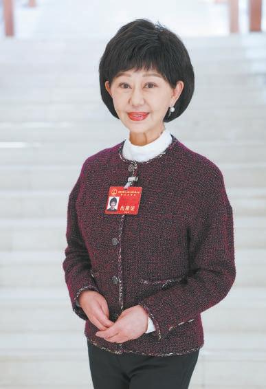 马慧娟代表：普及“人工智能+养老服务”