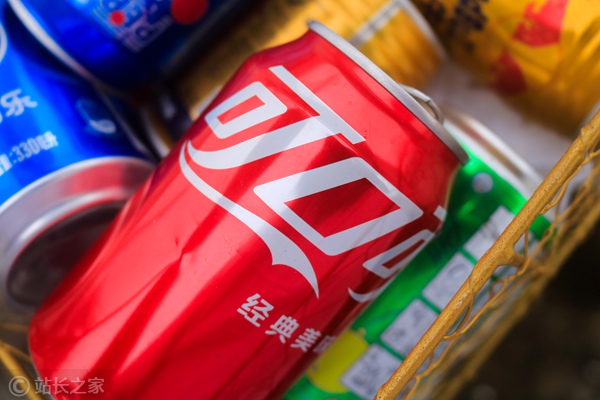 可口可乐回应AI圣诞广告遭反对：还在探索与消费者的连接方式